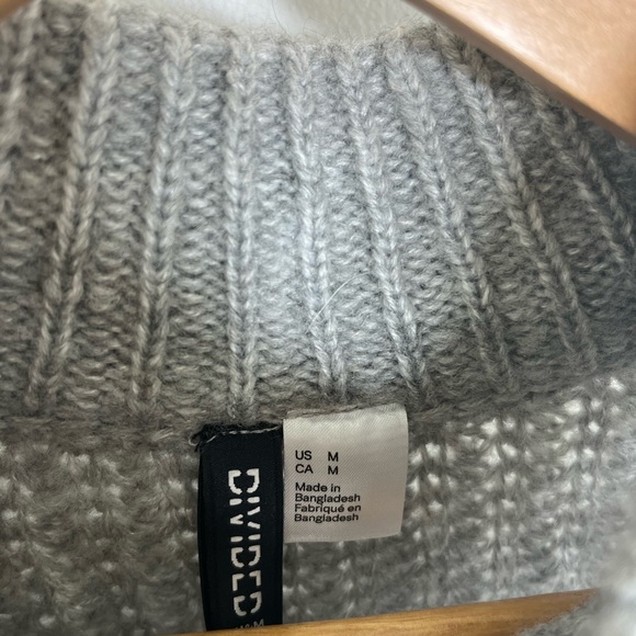 NWOT Gray Turtleneck Sweater - Picture 2 of 3